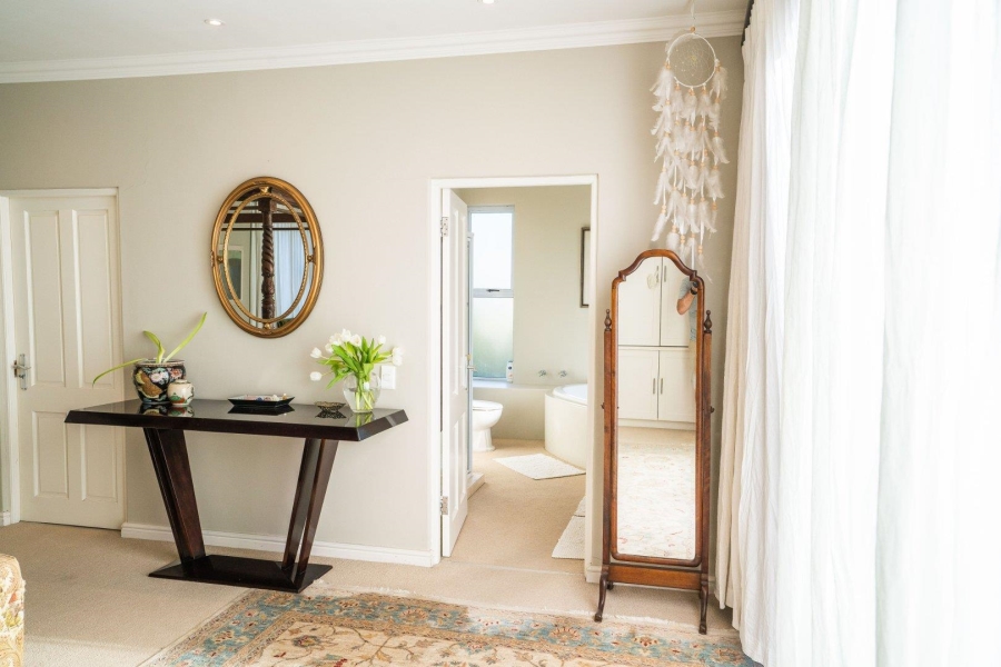 To Let 4 Bedroom Property for Rent in Sunset Links Western Cape